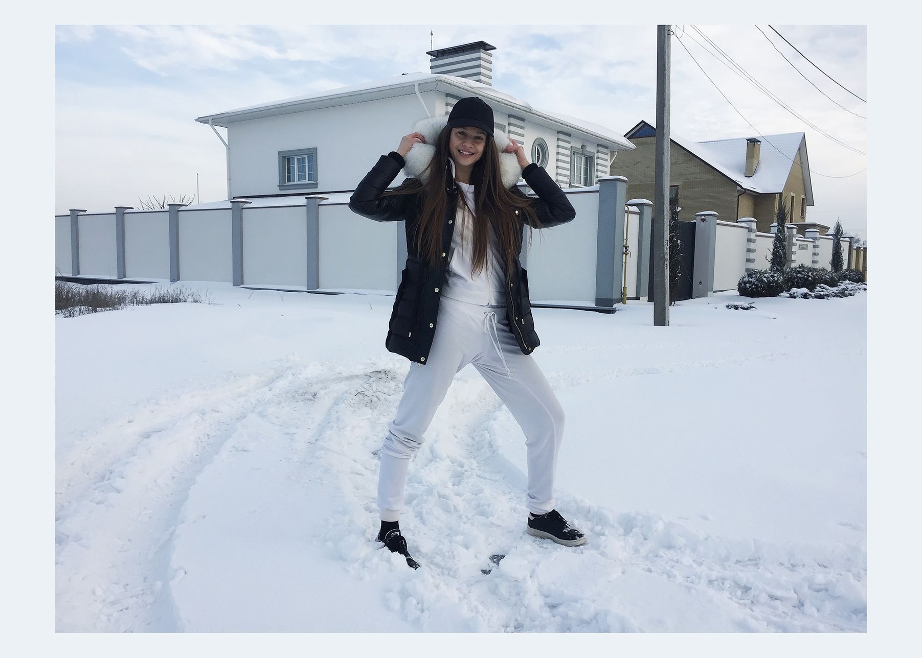 fashion blogger, model, artist Tanya She winter in Ukraine